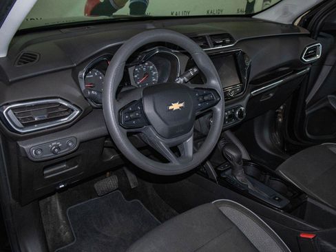 Used 2022 Chevrolet TrailBlazer LT w/ Convenience Package FWD image 5
