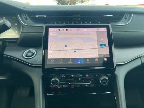 Used 2023 Jeep Grand Cherokee Overland w/ Luxury Tech Group IV image 25