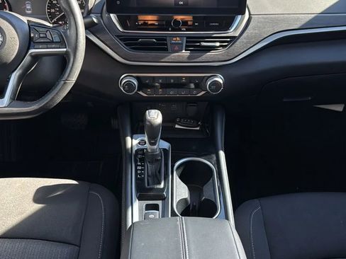 Used 2023 Nissan Altima 2.5 SV w/ SV Premium Package image 9