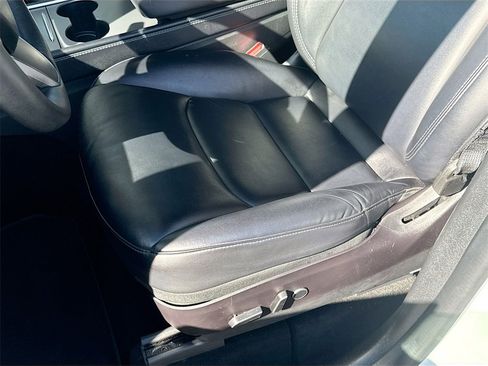 Used 2022 Tesla Model Y Long Range image 20