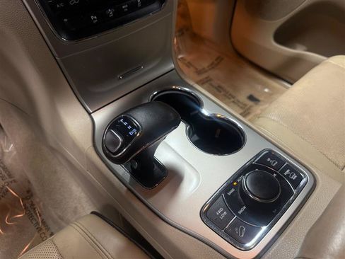 Used 2015 Jeep Grand Cherokee Overland w/ Advanced Technology Group AWD/4WD image 13