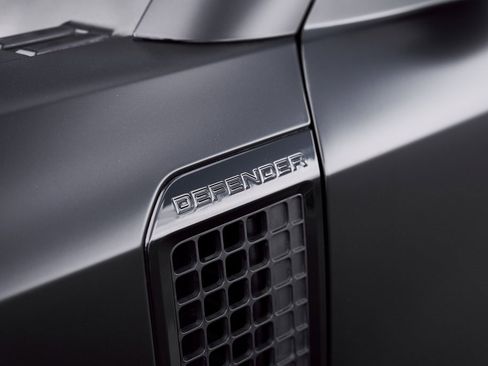 Used 2025 Land Rover Defender 110 V8 image 9