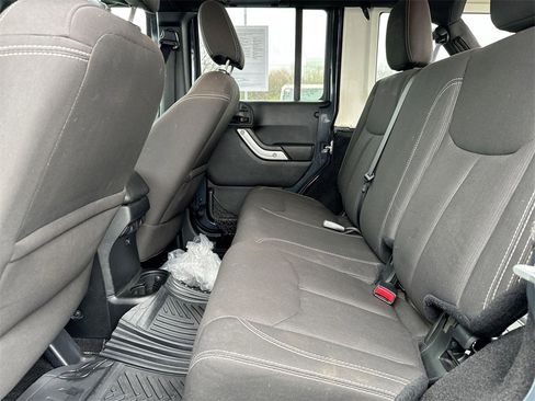 Used 2016 Jeep Wrangler Unlimited Sahara w/ Connectivity Group image 21