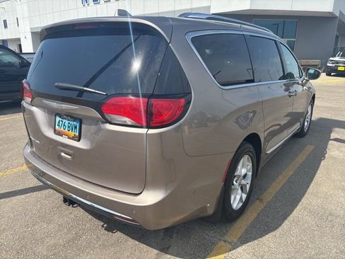 Used 2017 Chrysler Pacifica Touring-L Plus w/ Advanced Safetytec Group FWD image 6