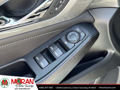 Certified 2023 Chevrolet Traverse LT FWD image 18