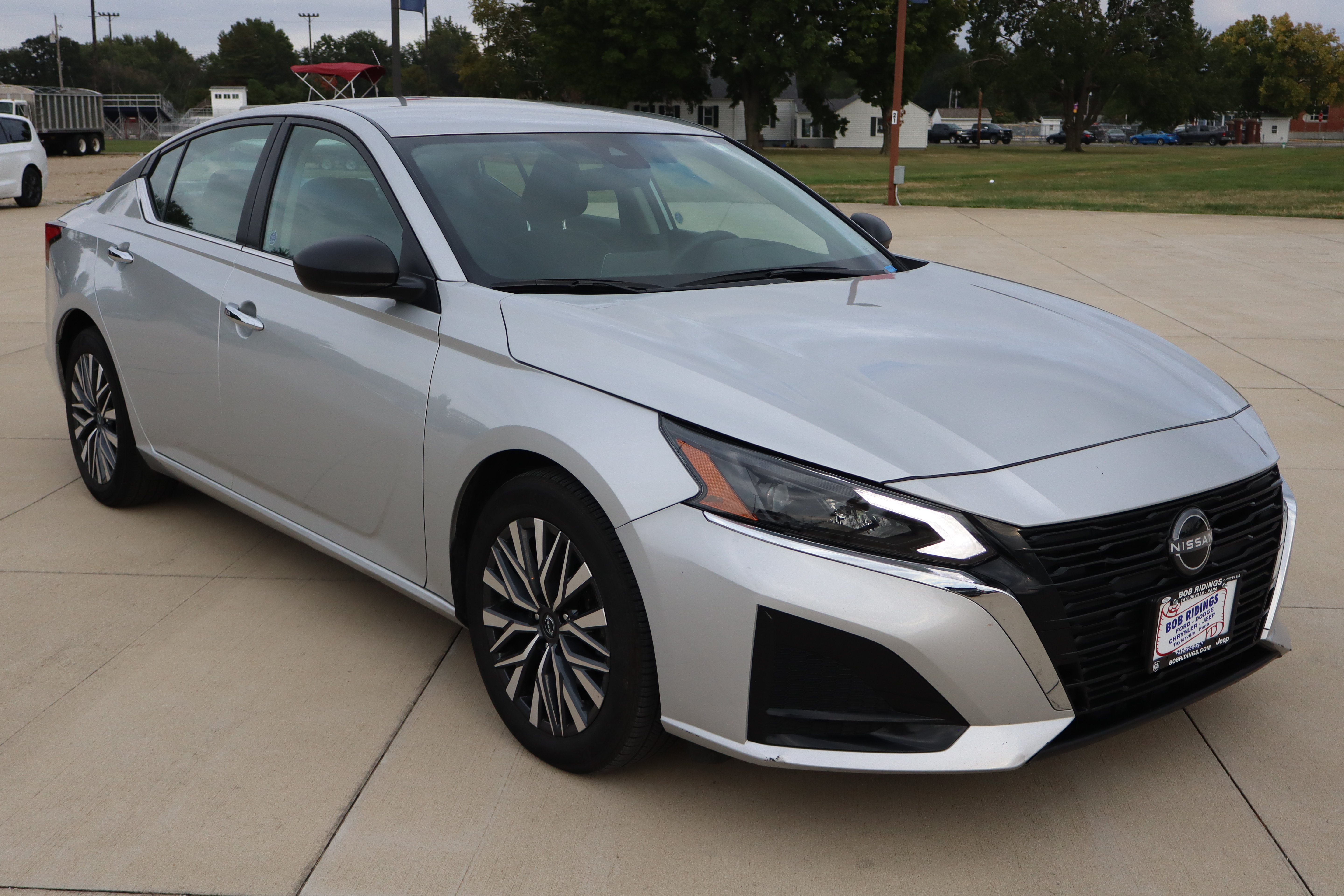 Used 2025 Nissan Altima 2.5 SV FWD image 3