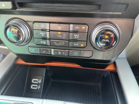 Used 2017 Ford F150 King Ranch w/ Equipment Group 601A Luxury RWD image 34