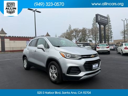 Used 2018 Chevrolet Trax LT w/ LT Convenience Package image 1