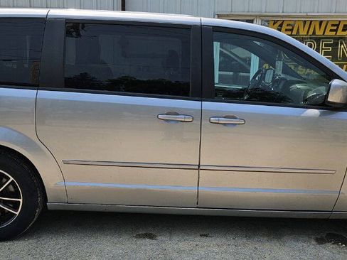 Used 2015 Dodge Grand Caravan R/T FWD image 3