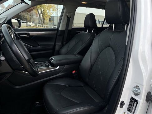 Used 2022 Toyota Highlander Platinum image 28