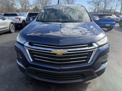 Used 2023 Chevrolet Traverse LT image 2