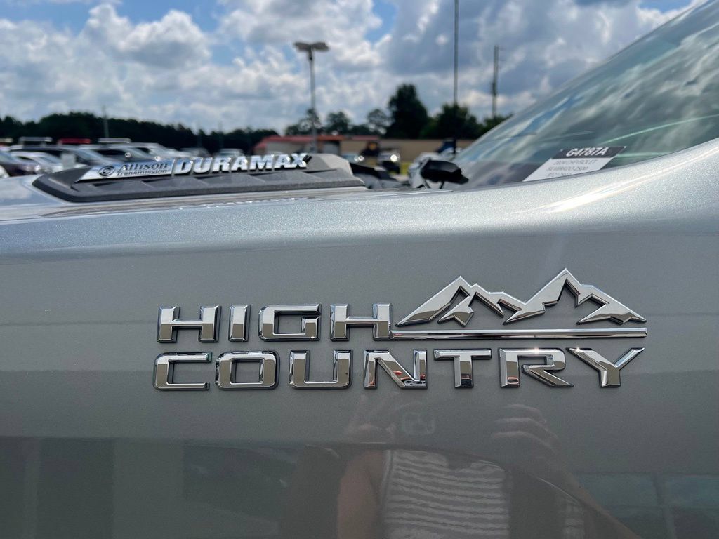 Used 2024 Chevrolet Silverado 2500 High Country w/ High Country Premium Package AWD/4WD image 5
