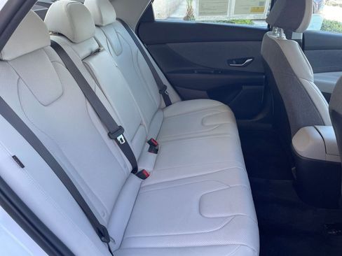 Used 2025 Hyundai Elantra Limited image 27