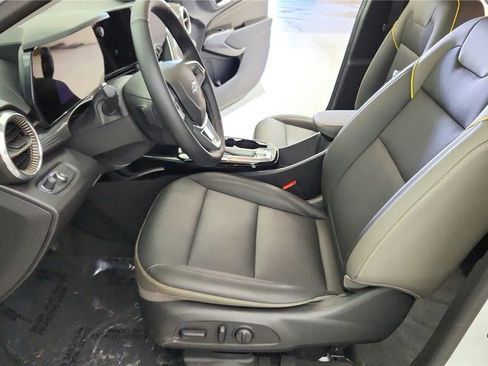 Used 2025 Chevrolet Trax ACTIV w/ Driver Confidence Package image 24