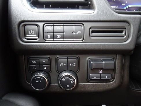 Used 2022 Chevrolet Tahoe LT w/ Luxury Package AWD/4WD image 26