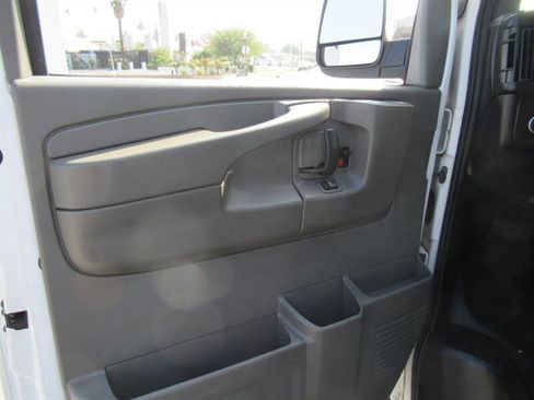 Used 2014 Chevrolet Express 2500 image 22