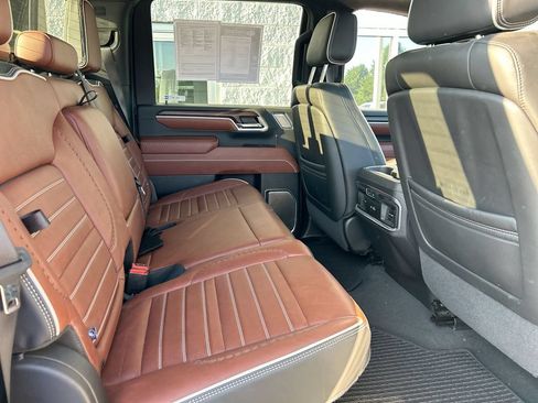 Used 2025 GMC Sierra 3500 Denali Ultimate AWD/4WD image 28