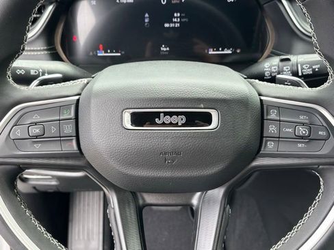 New 2026 Jeep Grand Cherokee Laredo w/ Trailer Tow Package AWD/4WD image 15