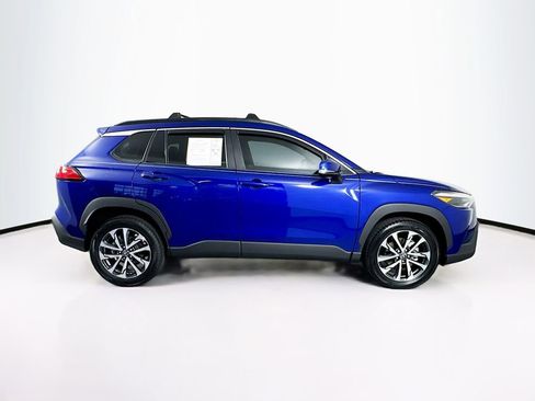 Used 2022 Toyota Corolla Cross XLE image 11