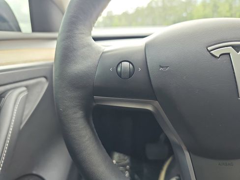 Used 2023 Tesla Model Y AWD image 19