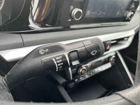 Used 2022 Kia K5 LXS image 17