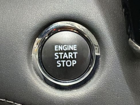 Used 2023 Toyota Highlander Platinum FWD image 17