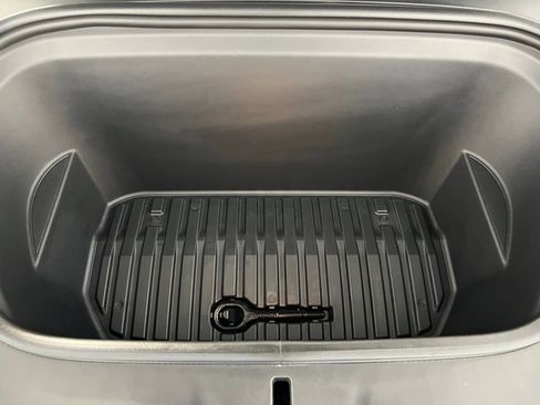 Used 2023 Tesla Model Y Long Range image 35