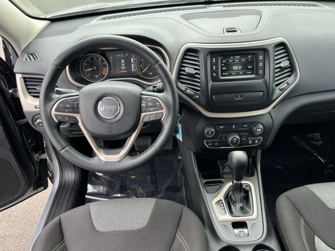 Used 2014 Jeep Cherokee Latitude FWD image 11