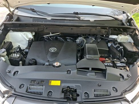 Used 2019 Toyota Highlander XLE AWD/4WD image 30
