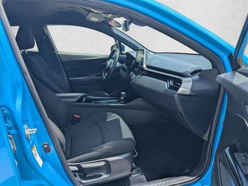 Used 2019 Toyota C-HR XLE FWD image 19