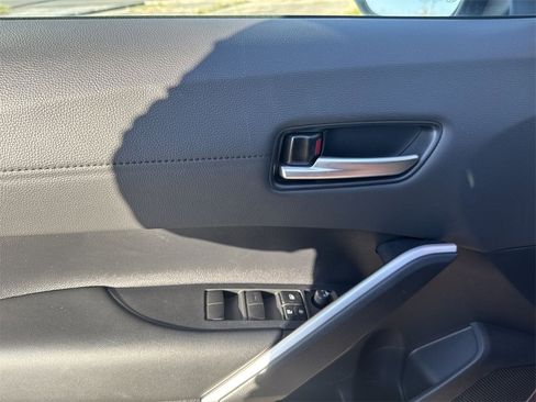 Used 2025 Toyota Corolla Cross XLE image 15