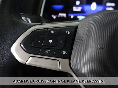 Used 2023 Volkswagen Jetta SE w/ Panoramic Sunroof Package FWD image 4
