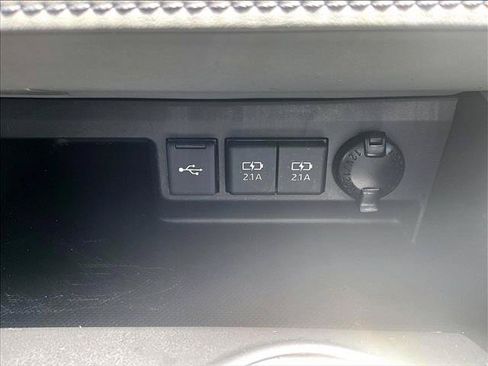 Used 2021 Toyota Highlander XLE FWD image 26