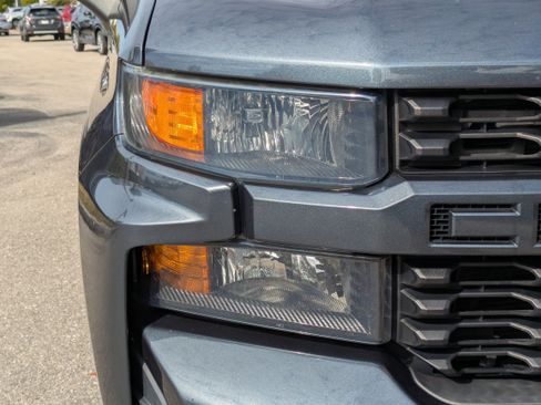 Used 2020 Chevrolet Silverado 1500 Custom w/ Custom Value Package image 10