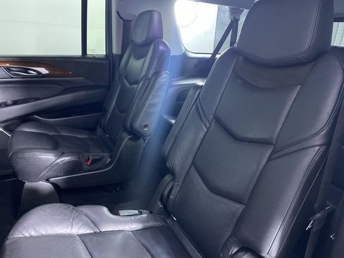 Used 2019 Cadillac Escalade ESV Luxury image 15