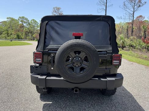 Used 2012 Jeep Wrangler Unlimited Sport w/ Connectivity Group AWD/4WD image 4