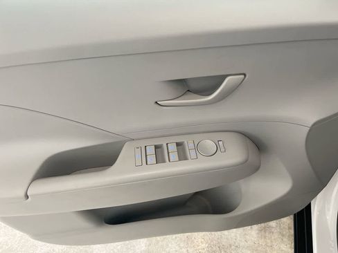 Used 2025 Hyundai Kona SEL image 13