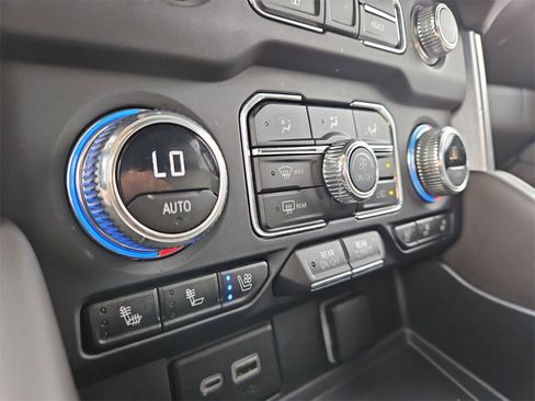 Used 2023 GMC Yukon XL SLT image 25