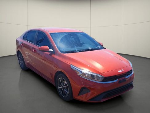 Used 2022 Kia Forte LXS FWD image 2