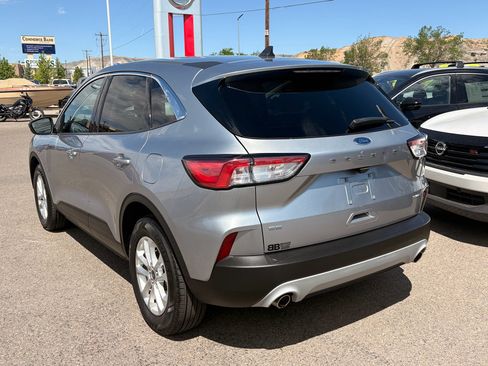 Used 2021 Ford Escape SE w/ Convenience Package AWD/4WD image 3