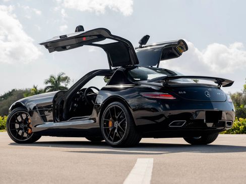 Used 2015 Mercedes-Benz SLS AMG GT Final Edition image 3