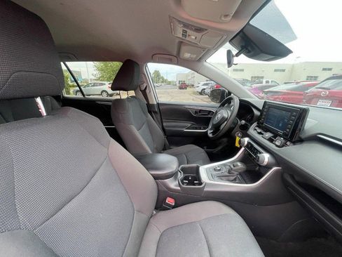 Used 2022 Toyota RAV4 LE AWD/4WD image 3