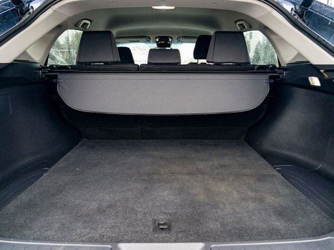 Used 2021 Toyota Venza LE image 29