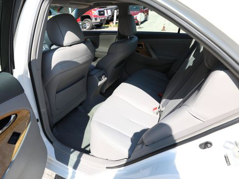 Used 2007 Toyota Camry XLE w/ Leather Pkg FWD image 12
