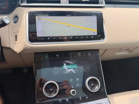 Used 2018 Land Rover Range Rover Velar S AWD/4WD image 32