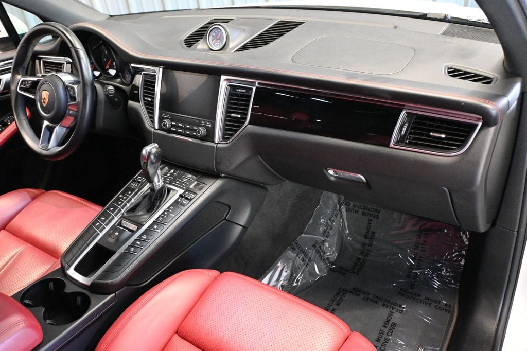 Used 2018 Porsche Macan AWD/4WD image 11