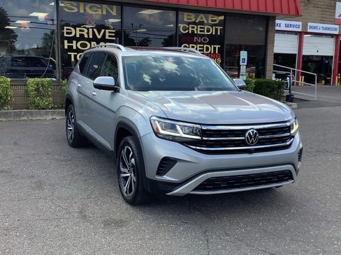 Used 2021 Volkswagen Atlas SEL Premium image 3