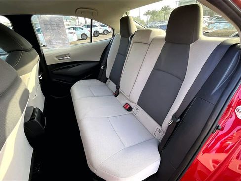 Used 2021 Toyota Corolla LE image 18