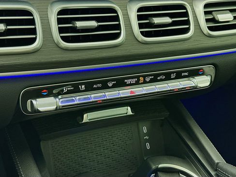 Used 2024 Mercedes-Benz GLS 580 4MATIC image 17