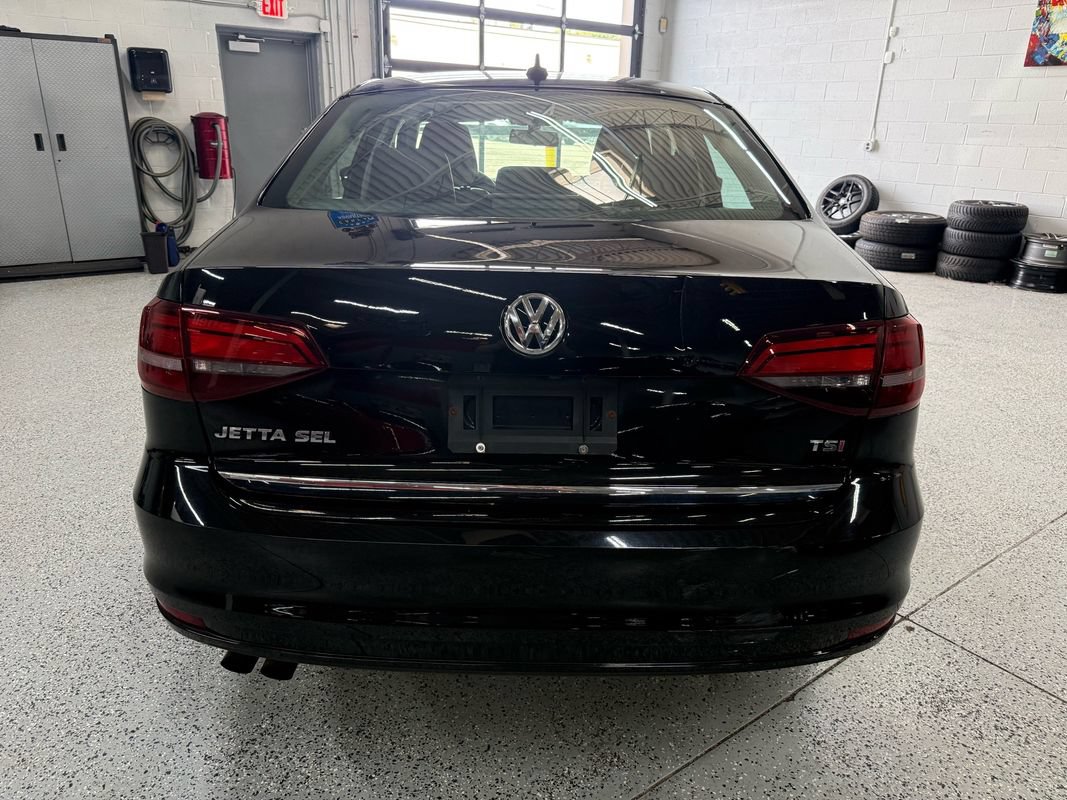 Used 2017 Volkswagen Jetta SEL FWD image 4
